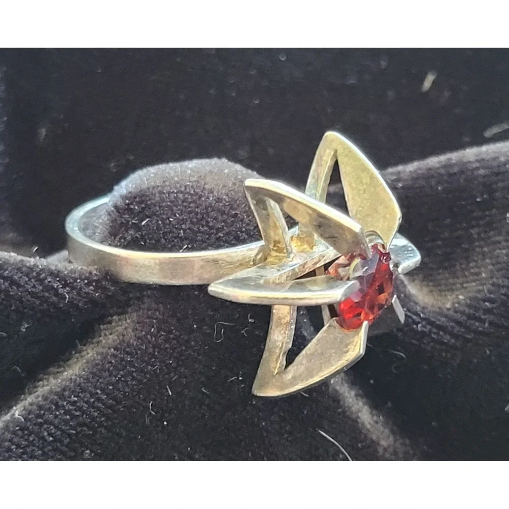 Vintage MCM Starburst Sterling‎ Silver Red Stone Ring Garnet Unique Size 7